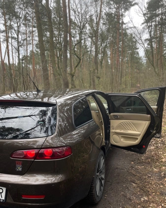 Alfa Romeo 159 cena 19000 przebieg: 241000, rok produkcji 2007 z Legionowo małe 301